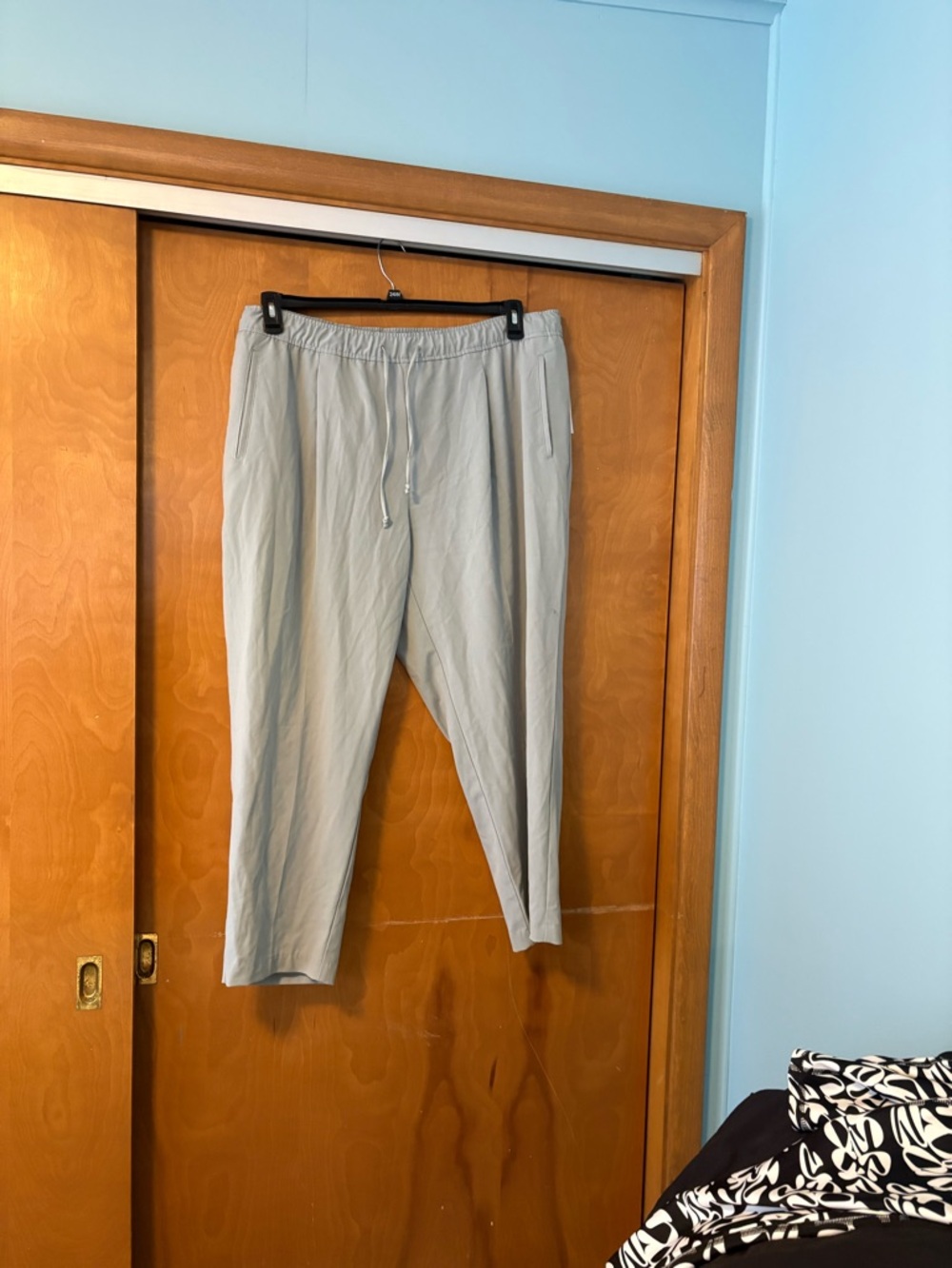 Old Navy Light Gray Women’s Drawstring Joggers